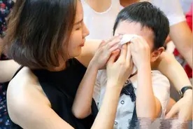 孩子被欺负时，该不该教他打回去？听听李玫瑾教授的回答图片