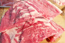 买排骨时，见到"这4种"扭头走就对了，别图便宜，肉贩自己都不吃图片