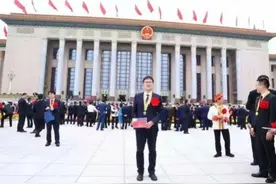 从博士到高级工程师，他的成果转化产值达千万，在人民大会堂受表彰！图片