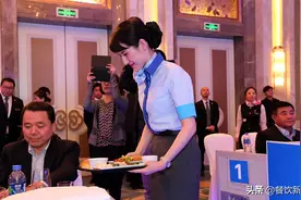 餐饮开工怪象：月薪5000，却招不到服务员，90后：全是套路图片