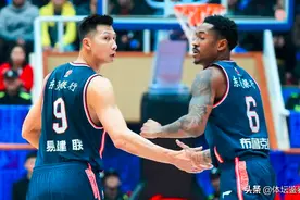 恭喜：广东男篮迎来2米20的阿联接班人，内线大将或将遭杜锋放弃图片