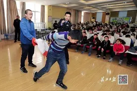 抖音爆红的“幼儿逃脱法”竟对人贩子更有利，警察叔叔告诉你：这样做才安全图片