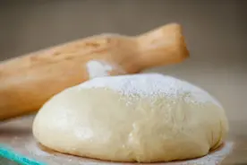 无论冬夏，发面不用几小时，秘诀是“多2步”，30分钟就能发满盆图片