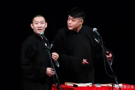 曹云金和新女友怄气？与三美女聚餐，绯闻女友身体不适却毫不在意图片