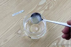把蜂蜜瓶倒过来，立马清楚蜂蜜真假，以后买蜂蜜记得用这招图片