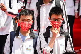 云南省中考今启幕，考生戴着”中考必胜”口罩为自己加油图片