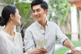 交房租的时候，丈夫透露自己的妻子怀孕了，房东：马上给我搬出去图片
