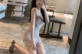 小说：小孩才说错与对，大人只说后不后悔！她微微一笑：我不后悔图片