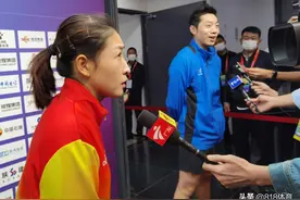 着急干饭!许昕刘诗雯分头做采访,大蟒谈笑风生,小枣不打招呼溜了图片