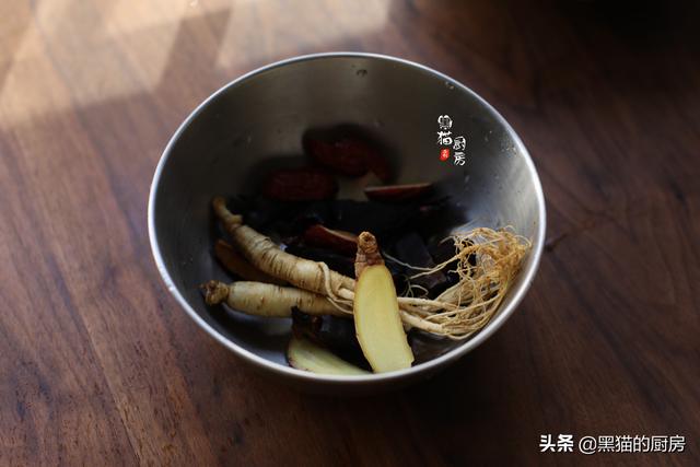 秋冬进补，用它煲汤比羊肉牛肉好，17种氨基酸且高蛋白低脂肪