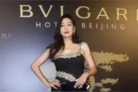 “台湾超模”孟广美真会穿 黑色礼服镶“龙鳞”演绎最强中国风图片