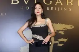 “台湾超模”孟广美真会穿 黑色礼服镶“龙鳞”演绎最强中国风图片