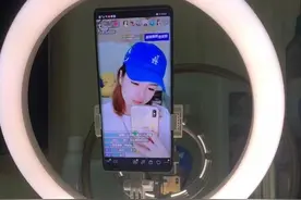 关掉开了7年的实体店直播带货，网友赞她乐观坚韧“是武汉小嫂子的代表”图片