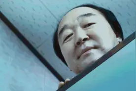 熔炉校长扮演者被妻子嫌弃，3天不敢接近他，网友：那脸真可怕图片