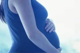 嫂子怀孕了，小叔子陪她去产检，医生指了指B超屏幕后，都傻眼了图片