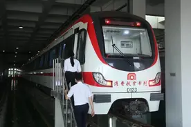“消费扶贫”地铁专列来了，乘地铁也能买买买图片