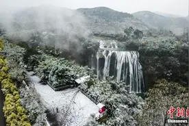 航拍雪后黄果树大瀑布 银装素裹分外妖娆图片