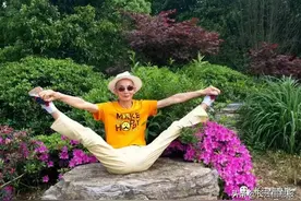 从右眼失明到恢复视力 岳阳68岁老人演绎瑜伽“潮”生活  视频封面