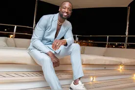 韦德真是良心代言！呼吁美国球迷支持中国李宁，穿西服配球鞋好绝图片