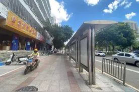 咦，公交车咋还没来？海口部分公交站台停用，不少市民不知情苦等图片