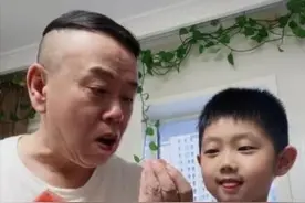 63岁潘长江与外孙搞笑互动，爷孙俩长得太像，表现力都超给力图片