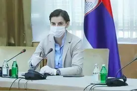 塞尔维亚女总理帅翻天！戴口罩难掩剑眉星目，同性妻子已生娃当妈图片