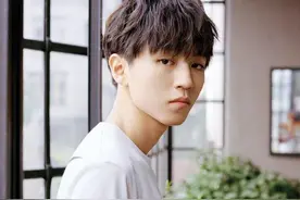 王俊凯成不了电影脸？没有眉骨暴露脸平缺陷，骨相不如易烊千玺图片