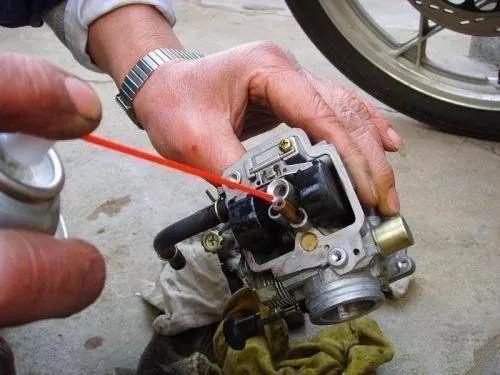 电喷摩托车为什么贵?很多人却说好?电喷跟化油器摩托车的优缺点