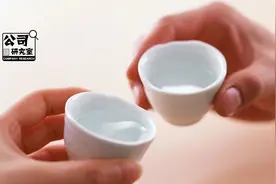 煮酒论英雄（12） TOP7白酒公司系列酒大PK：茅五洋卖得最好？图片