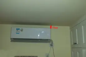 空调孔打错位置，装完空调离顶10公分，制冷差又费电，舍不得开了图片