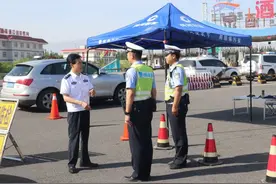 酒泉市公安局交警支队主要领导督导检查端午节道路交通安保工作图片