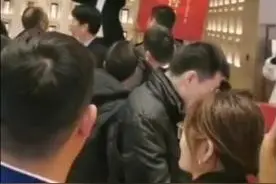 洛阳金科绿都天宸销售现场开启“竞拍房”模式，价高者得图片