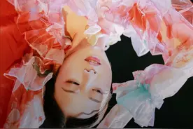 水仙已乘鲤鱼去，一夜芙蕖红泪多/500px摄影师 荒桥图片