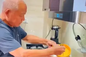 山东一70岁公公跑到广东照顾怀孕的儿媳，看到每天的饭菜网友酸了图片