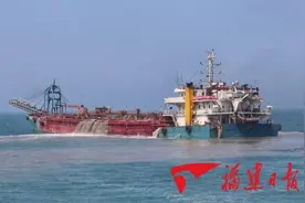 古雷附近海域查获两艘砂船，竟偷偷在海上倾倒废弃物图片