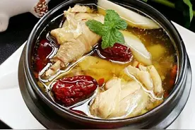 炖鸡肉，直接下锅炖是大忌，牢记炖鸡肉三部曲，鸡肉鲜香滑嫩不柴图片