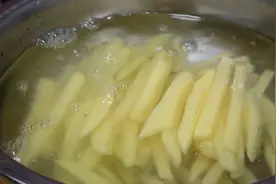 原来肯德基的薯条是这样做的，成本不到3块钱，在家一做一大盆图片