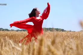 23岁最美女村支书火了，村民：老百姓干啥，她干啥，能吃苦图片