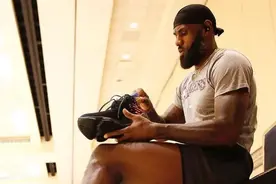 不穿篮球鞋打球，会影响实力吗？图片