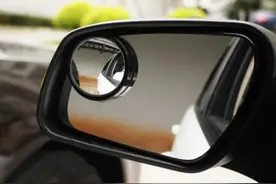 对车朝你晃大灯，别急着"回敬"，汽车的"暗语"你懂么？图片