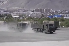 飞身下车！动图带你走进汽车兵训练场图片