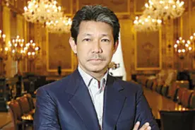 杰弗里亲王：世界首富的亲弟，每天挥霍500万，差点把哥哥搞破产图片