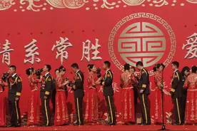 石家庄市举办首届集体婚礼暨军地联谊鹊桥会图片
