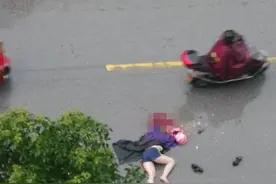 惨！临桂一女骑手被车门撞倒，头部遭吊车碾压不幸身亡…图片