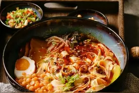 煮面条，水开下面是外行！面馆老板教你1招，爽滑筋道，不粘不坨图片