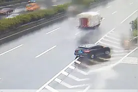 大雾天高速上突然刹一脚 刹完车还倒车 吓哭后车司机……视频封面