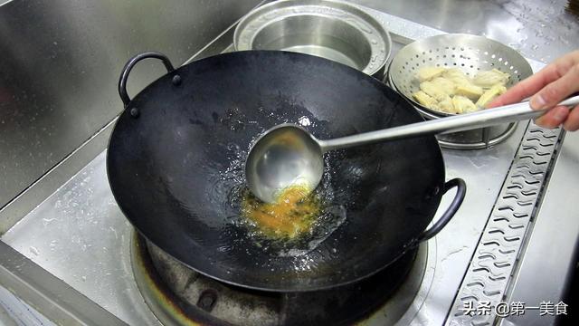 厨师长教你在家做鸡翅，步骤比例全在这，简单健康比卖的还好吃