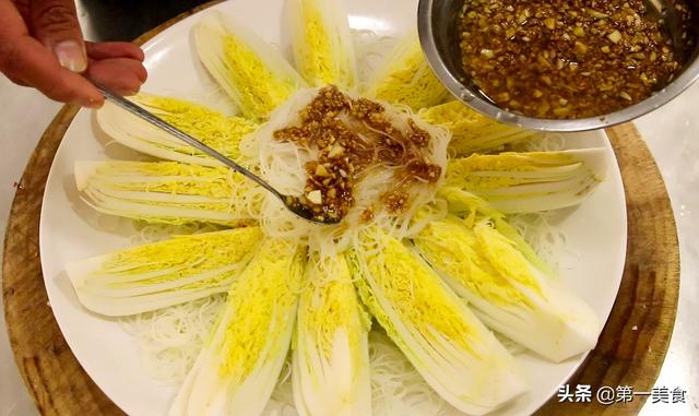 蒜蓉粉丝蒸娃娃菜这样做，口感鲜甜脆嫩，蒜香扑鼻，越吃越香