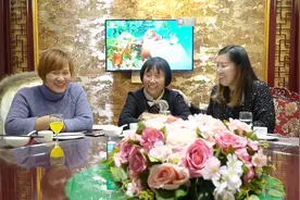 农村婆婆过生日，儿媳一句开场介绍把人乐坏了，这豪华大餐吃爽了视频封面