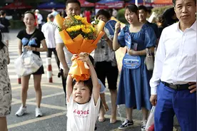 高考进行时 考场内外众生相图片